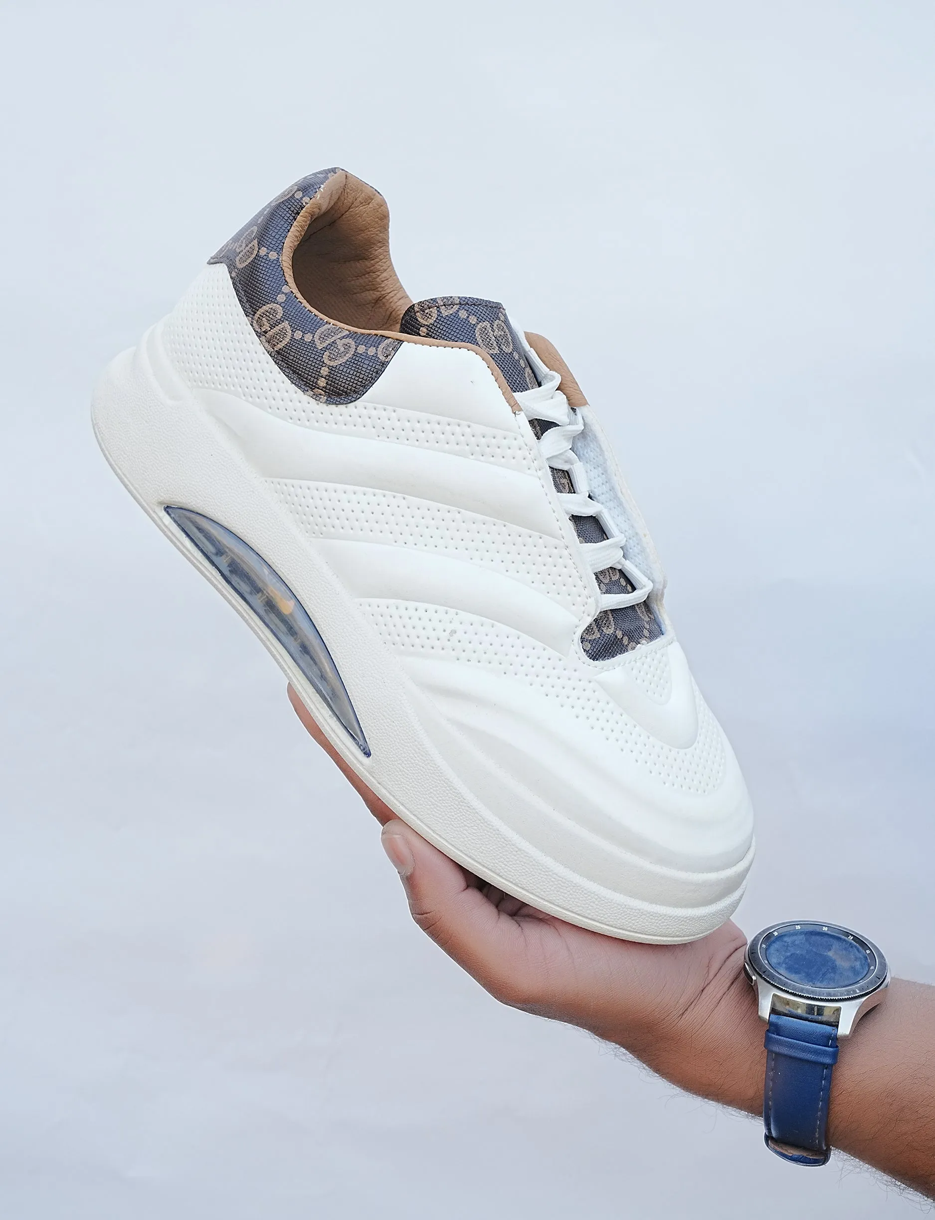 Elegant Noir Monogram Sneakers